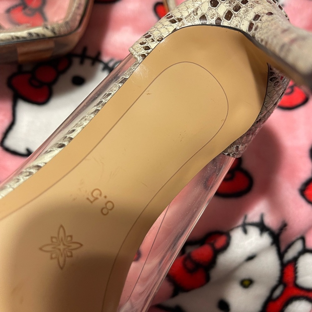 Heels - Picture 4 of 4